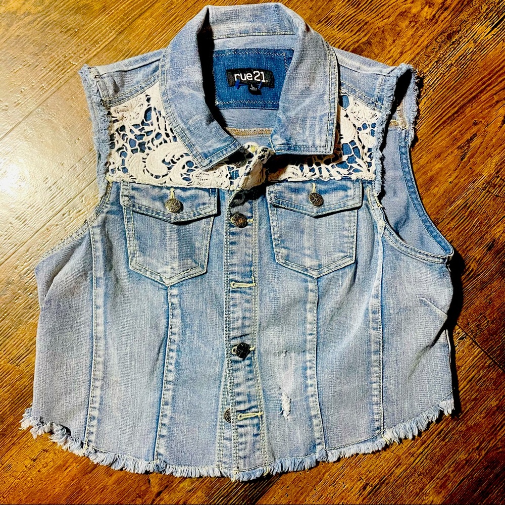 Rue21 Vest